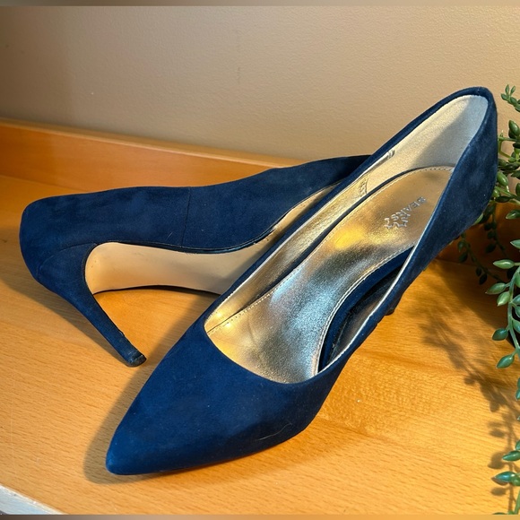 Navy Suede 3 1/2 heel pumps - Picture 2 of 3
